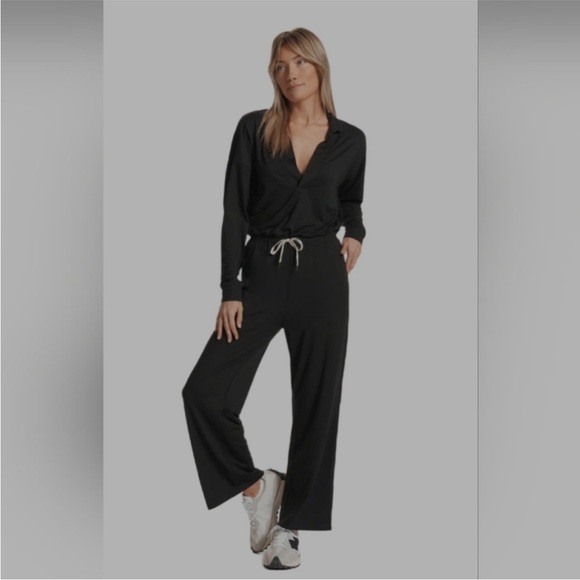Vuori Lux Intentions Women's Jumpsuit in Black, XS - Picture 1 of 7